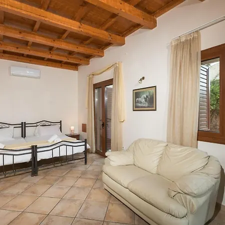 Cretan Exclusive * Agia Triada